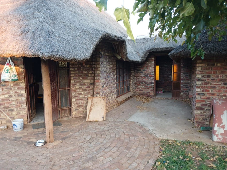  Bedroom Property for Sale in Bloemhof Rural North West